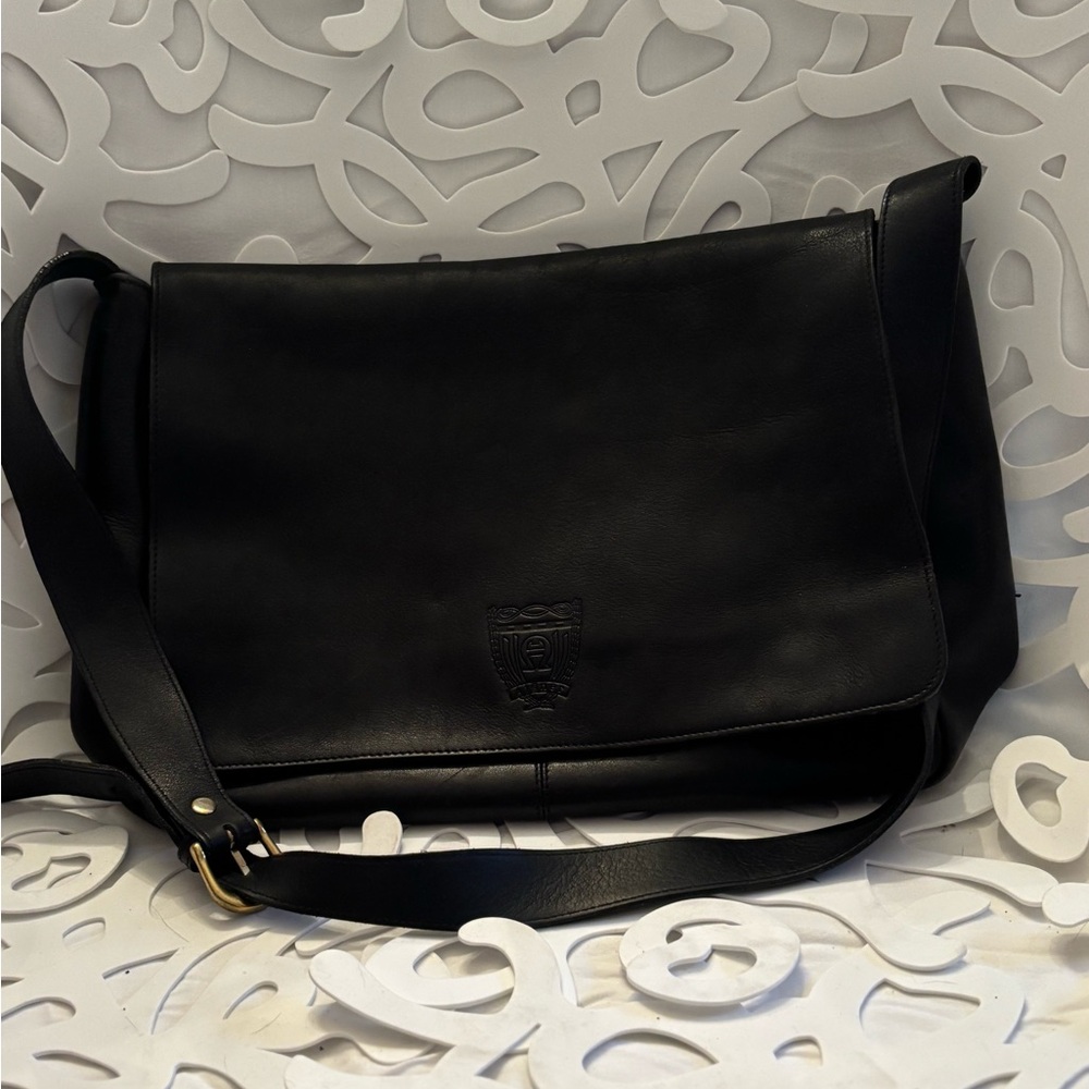 Etienne Aigner Black Messenger Bag with Sleek Design